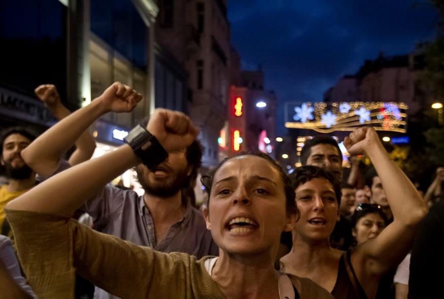 Διαδηλώτριες στο Πάρκο Γκεζί στην Τουρκία / Φωτογραφία: AP Photo/Vadim Ghirda