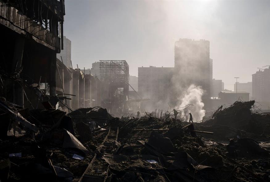 Βομβαρδισμένα κτίρια στο Κίεβο της Ουκρανίας / AP Photo/Felipe Dana