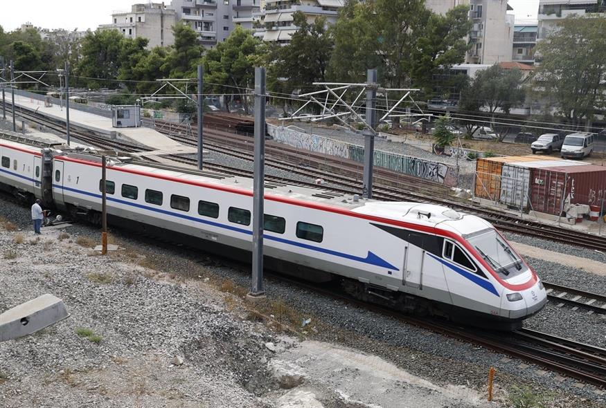 Τρένο της Hellenic Train (ΓΙΩΡΓΟΣ ΚΟΝΤΑΡΙΝΗΣ/EUROKINISSI)