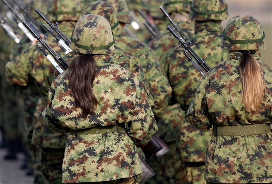 Γυναίκες στο στρατό της Σερβίας/AP Photos