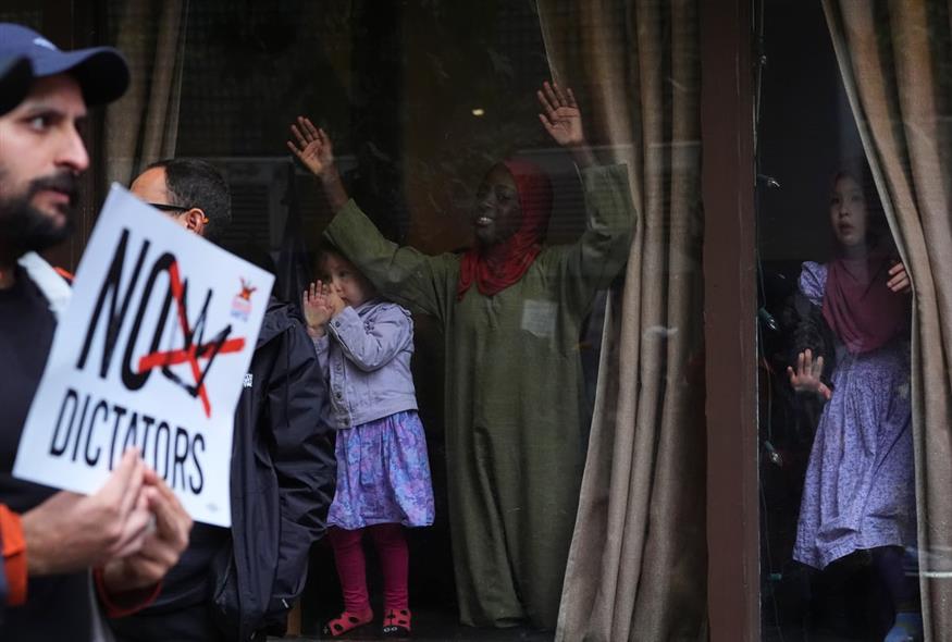 Ογκώδεις διαδηλώσεις κατά του Τραμπ/AP (gallery) Ογκώδεις διαδηλώσεις κατά του Τραμπ/AP (gallery)