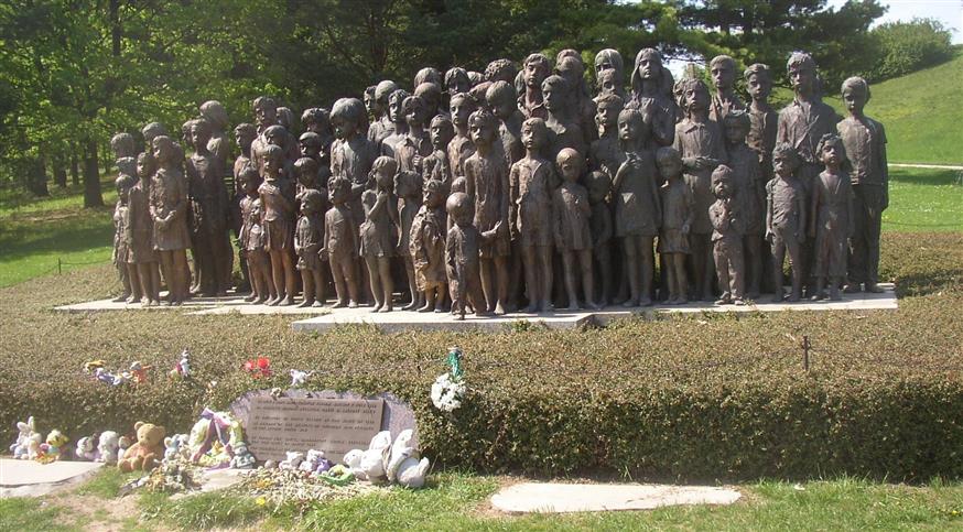 Το μνημείο των χαμένων παιδιών του Λίντιτσε. /copyright el.wikipedia.org