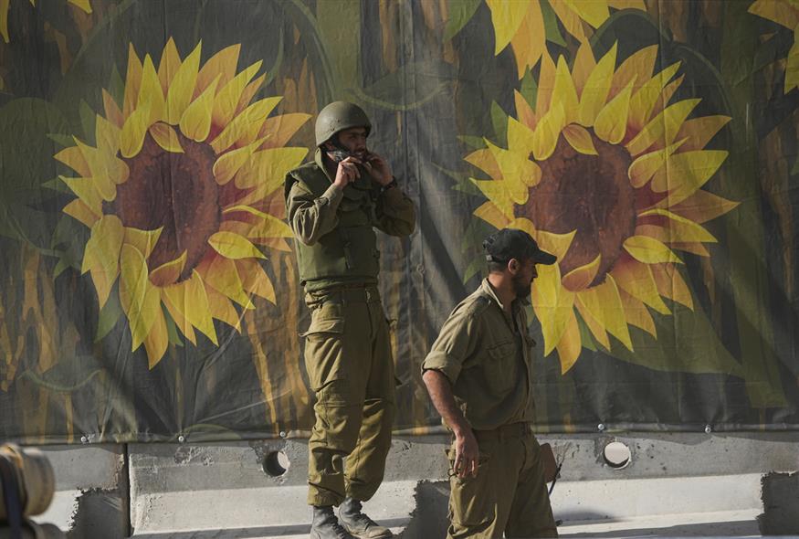Φάλαγγα ισραηλινών τεθωρακισμένων κατευθύνεται προς τα σύνορα της Λωρίδας της Γάζας (AP)