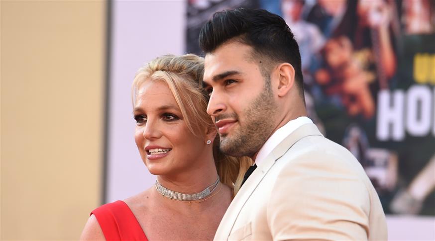 Britney Spears: Ανακοίνωσε τον αρραβώνα της με τον 27χρονο γυμναστή Sam  Asghari | Έθνος