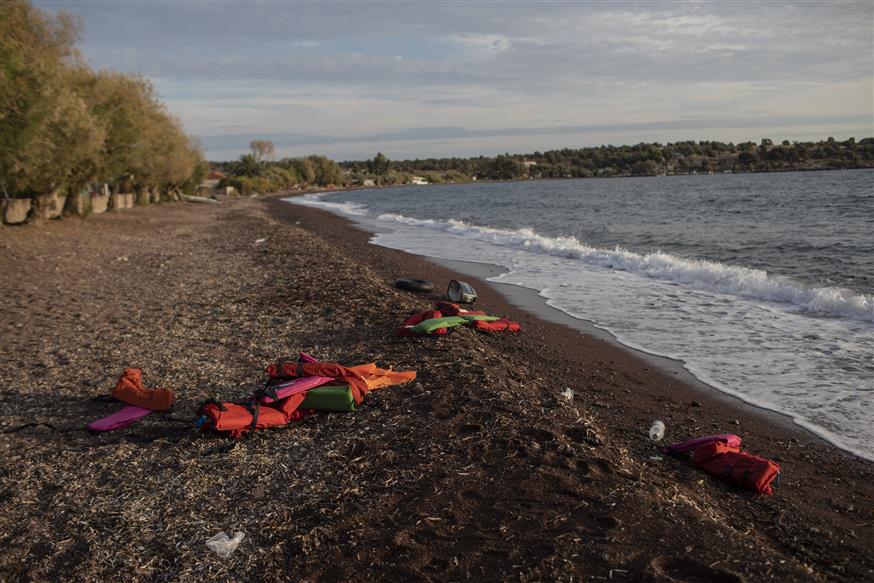 Αφίξεις προσφύγων στα νησιά/(AP Photo/Petros Giannakouris)