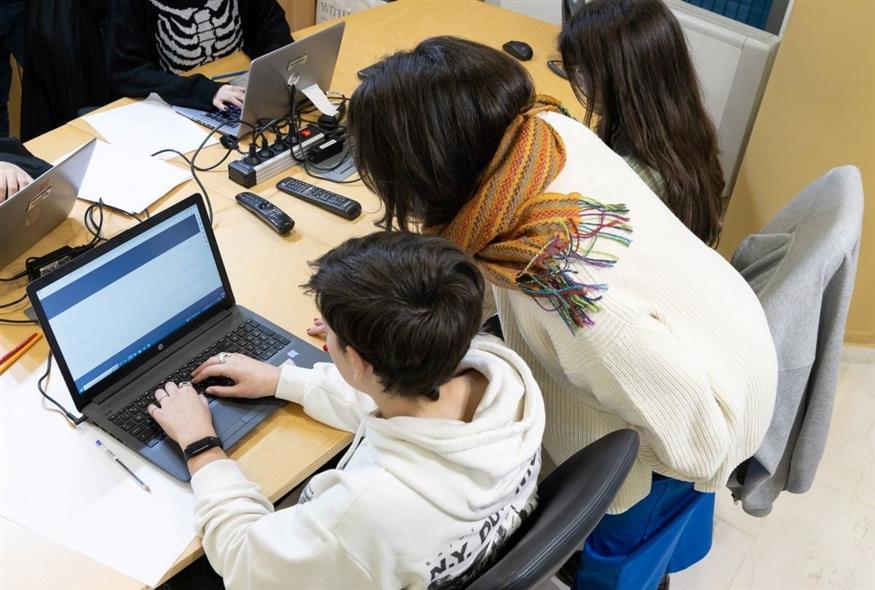 Έφηβοι εθελοντές ερευνούν πόσο ασφαλές είναι το διαδίκτυο στην Ελλάδα (ΑΠΕ - ΜΠΕ)