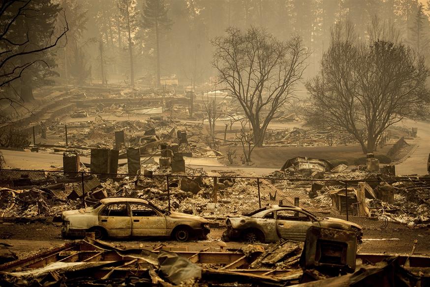 Συγκλονιστικές εικόνες από την πόλη Πάρανταϊς της Καλιφόρνια η οποία σβήστηκε κυριολεκτικά από τον χάρτη (AP)