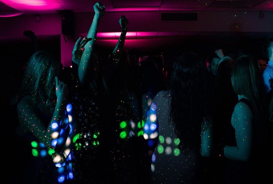 Πάρτι - χορός (PIXABAY/Φωτογραφία αρχείου)
