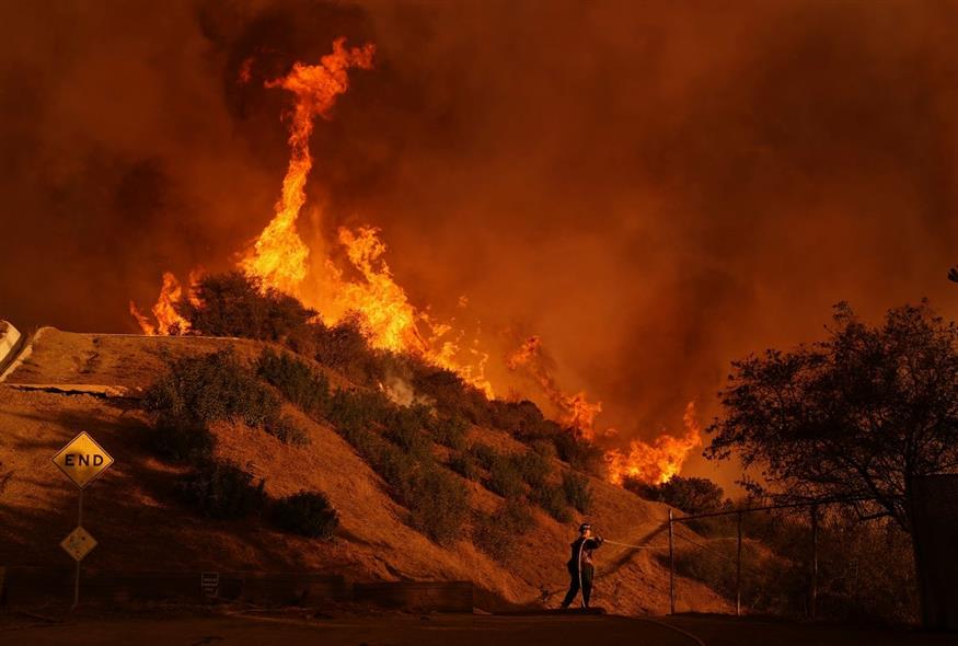 Καταστροφική πυρκαγιά στο Λος Άντζελες (AP Photo/Jae C. Hong)