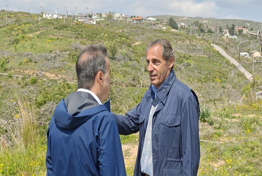 Ο Σταύρος Παπασταύρου με τον Νέλλο Κανελλόπουλο (δεξιά) στη Δροσοπηγή