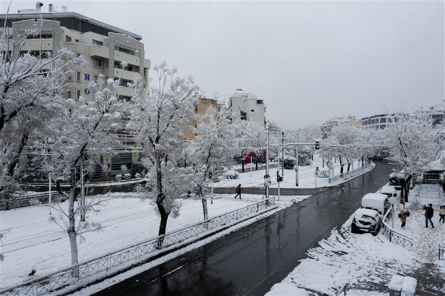 Στιγμιότυπο από τη χιονισμένη Αθήνα (copyright: Eurokinissi)