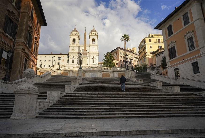Τα εμβληματικά Ισπανικά Σκαλοπάτια της Ρώμης (Associated Press)