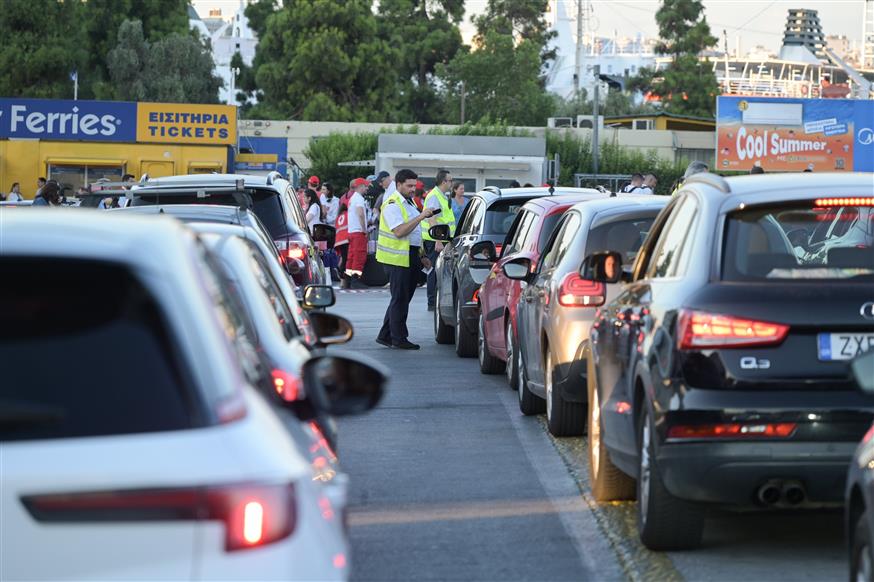 Η έξοδος των αδειούχων κορυφώνεται: 100% πληρότητα στα πλοία (EUROKINISSI) Η έξοδος των αδειούχων κορυφώνεται: 100% πληρότητα στα πλοία (EUROKINISSI)