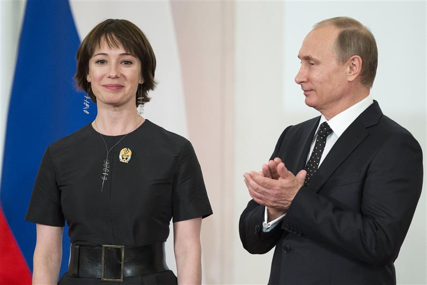 Η Ρωσίδα ηθοποιός Τσουλμπάν Χαμάτοβα με τον Πούτιν