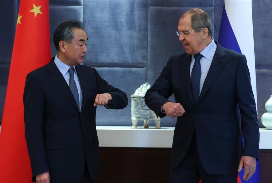 Οι υπουργοί Εξωτερικών Κίνας και Ρωσίας / Russian Foreign Ministry Press Service via AP