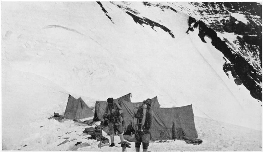 Η τελευταία φωτογραφία του Μάλορι και του Έρβιν που τραβήχτηκε στις 6 Ιουνίου του 1924, καθώς αναχωρούσαν από το North Col.