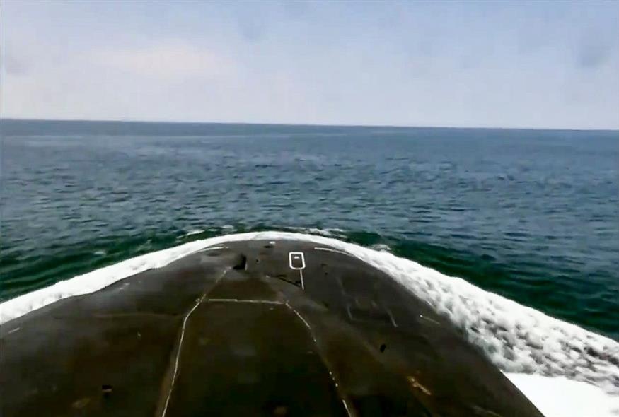 Ρωσικό υποβρύχιο αναδύεται κατά τη διάρκεια ναυτικών ελιγμών στη Βερίγγειο Θάλασσα  / Russian Defense Ministry Press Service via AP