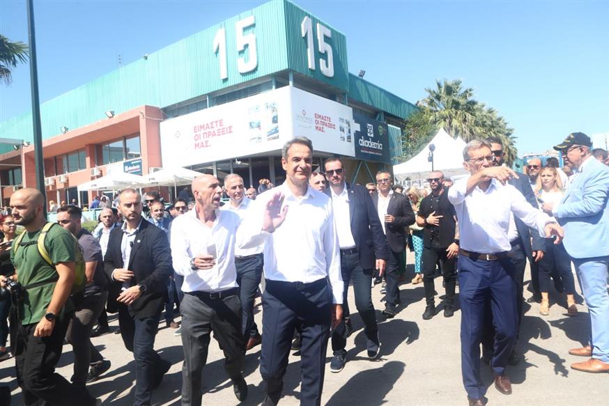 Η βόλτα του πρωθυπουργού στα περίπτερα της ΔΕΘ/Eurokinissi