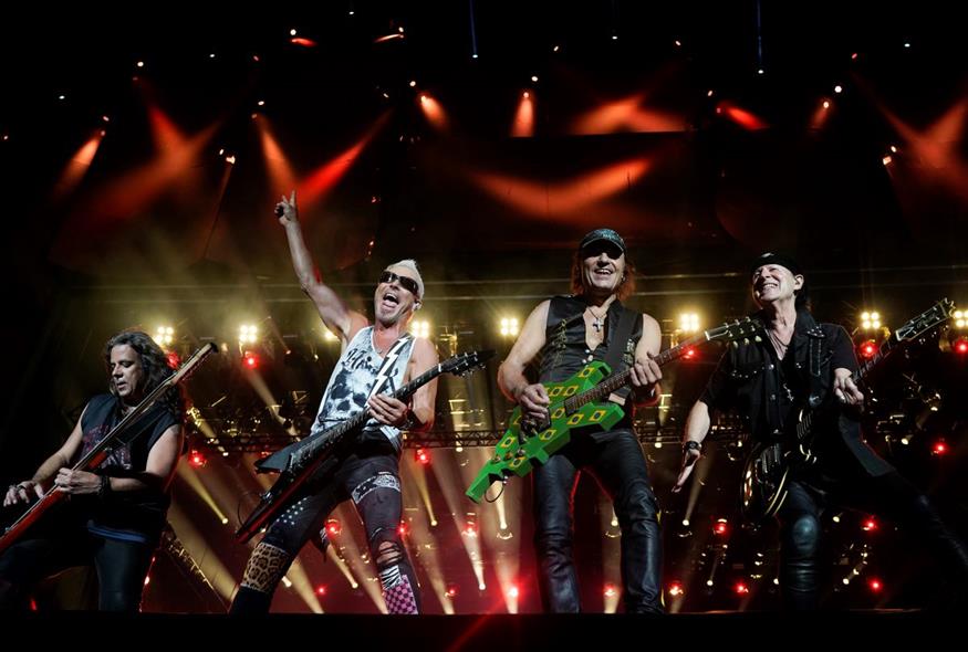 Οι θρυλικοί Scorpions στη σκηνή (AP Photo/Leo Correa)