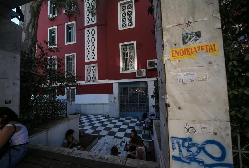 ΑΓΓΕΛΙΕΣ ΦΟΙΤΗΤΙΚΩΝ ΔΙΑΜΕΡΙΣΜΑΤΩΝ ΣΤΟ ΠΑΝΤΕΙΟ ΠΑΝΕΠΙΣΤΗΜΙΟ (EUROKINISSI / ΒΑΣΙΛΗΣ ΡΕΜΠΑΠΗΣ)