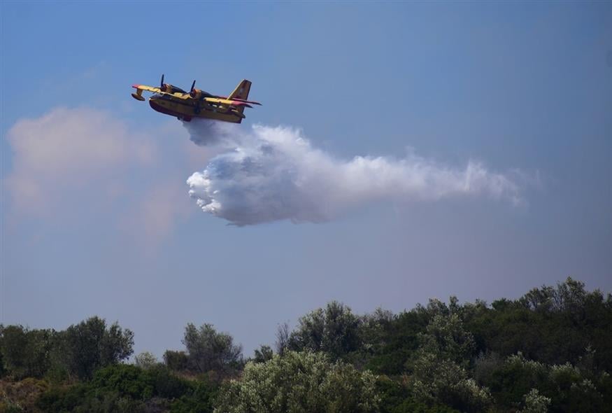 αεροπλάνο φωτιά (Eurokinissi)