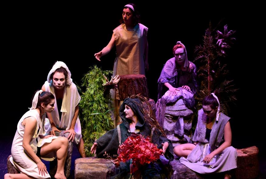 Fallen Trees – the agony of existence Από το «Fallen Τrees - the agony of existence» δεν θα λείπουν και οι συζητήσεις με ακτιβιστές και καλλιτέχνες, στόχος των οποίων είναι η ευαισθητοποίηση γύρω από θέματα κλιματικής αλλαγής και της προστασίας των δασών