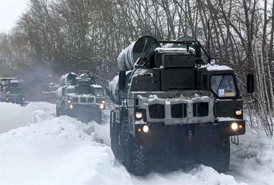 Ρωσικά στρατιωτικά φορτηγά/Associated Press