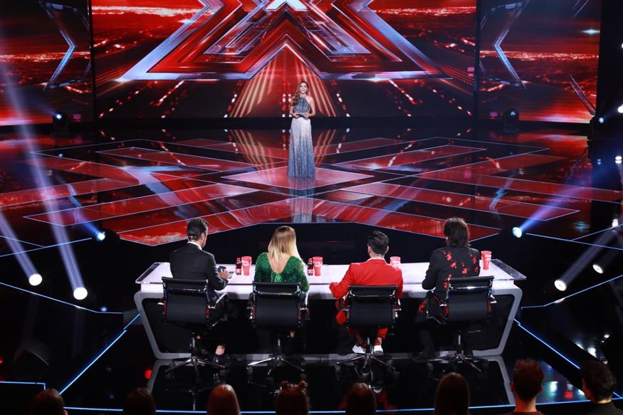 Η παρουσιάστρια του «X Factor», Δέσποινα Βανδή μαζί με την κριτική επιτροπή