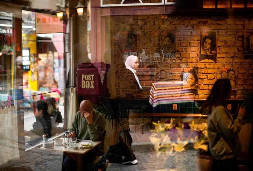 Καφετέρια στην Τουρκία (AP Photo/Francisco Seco)