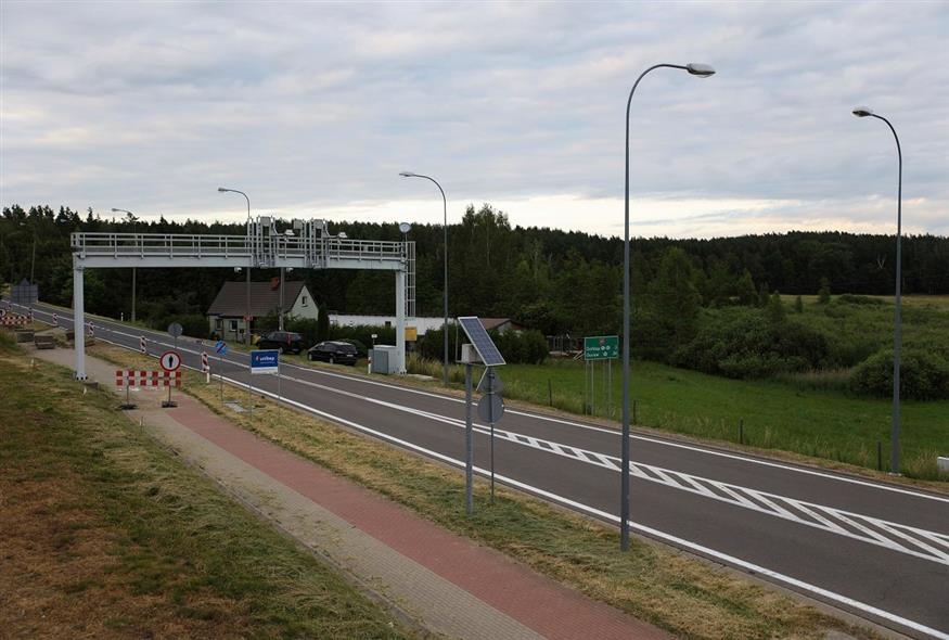 Αυτοκινητόδρομος στην Πολωνία (AP Photo/Michal Dyjuk)