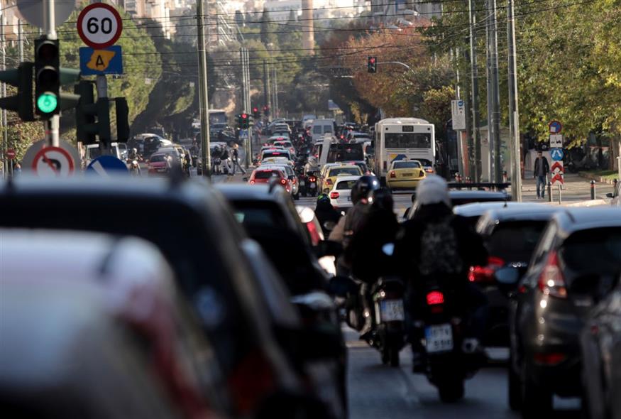 Στιγμιότυπο από κίνηση στους δρόμους/ ΓΙΑΝΝΗΣ ΠΑΝΑΓΟΠΟΥΛΟΣ/ EUROKINISSI