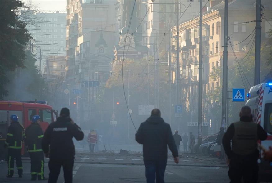 Εικόνες από ρωσικά πλήγματα στο Κιέβο / AP Photo
