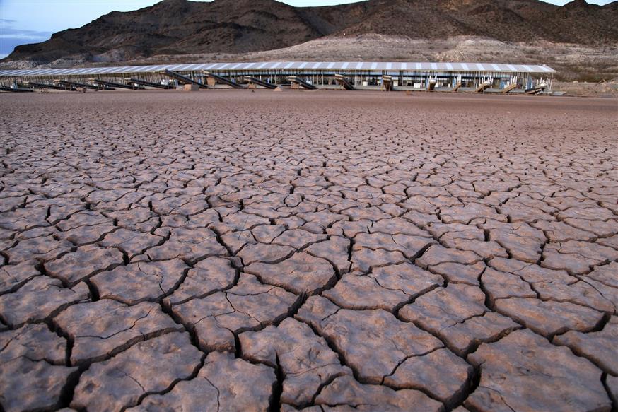 Η ξηρασία είναι έντονη σε πολλά σημεία της Γης, λόγω της γενικότερης υπερθέρμανσης του πλανήτη/(AP Photo/John Locher, File)