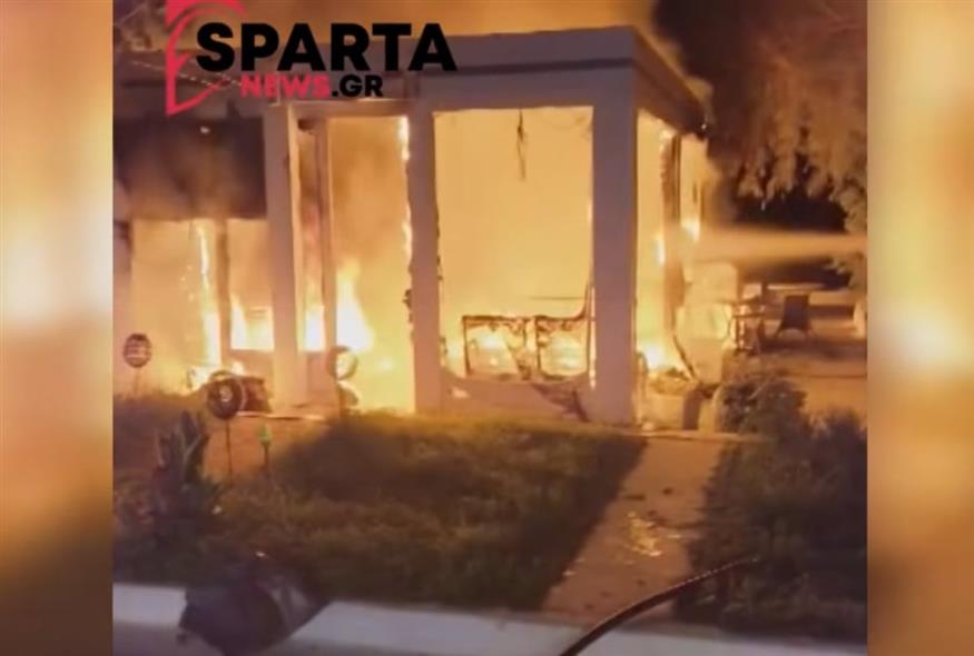 Έκρηξη και φωτιά σε καφετέρια γεμάτη κόσμο στη Νεάπολη (flynews.gr|)