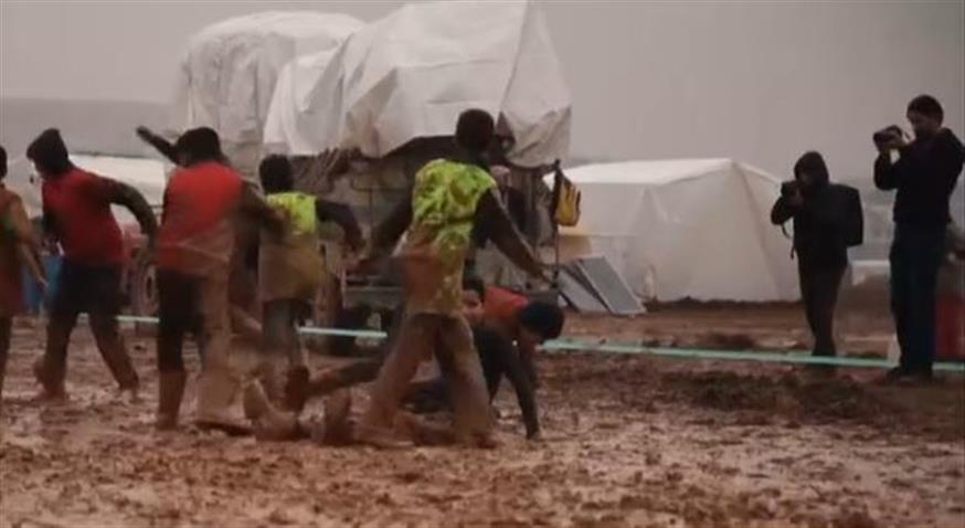 Αγώνας ποδοσφαίρου σε καταυλισμό προσφύγων στη Συρία/Euronews