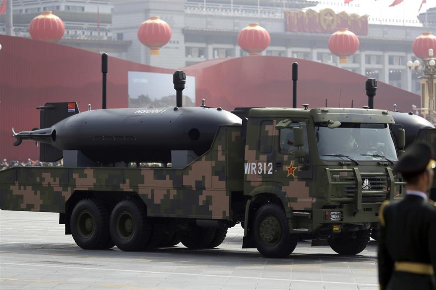 Το κινεζικό υποβρύχιο drone HSU001 παρουσιάστηκε σε στρατιωτική παρέλαση για πρώτη φορά τον Οκτώβριο του 2019 (AP Photo/Mark Schiefelbein)
