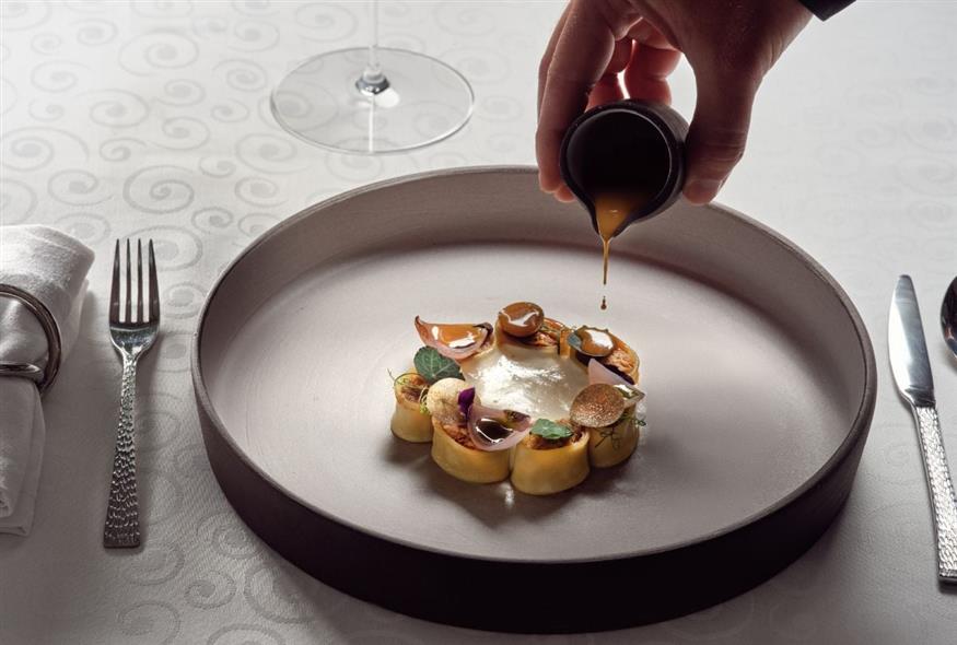 Τοπικές, φρέσκες, πρώτες ύλες κυριαρχούν στα πιάτα του σεφ