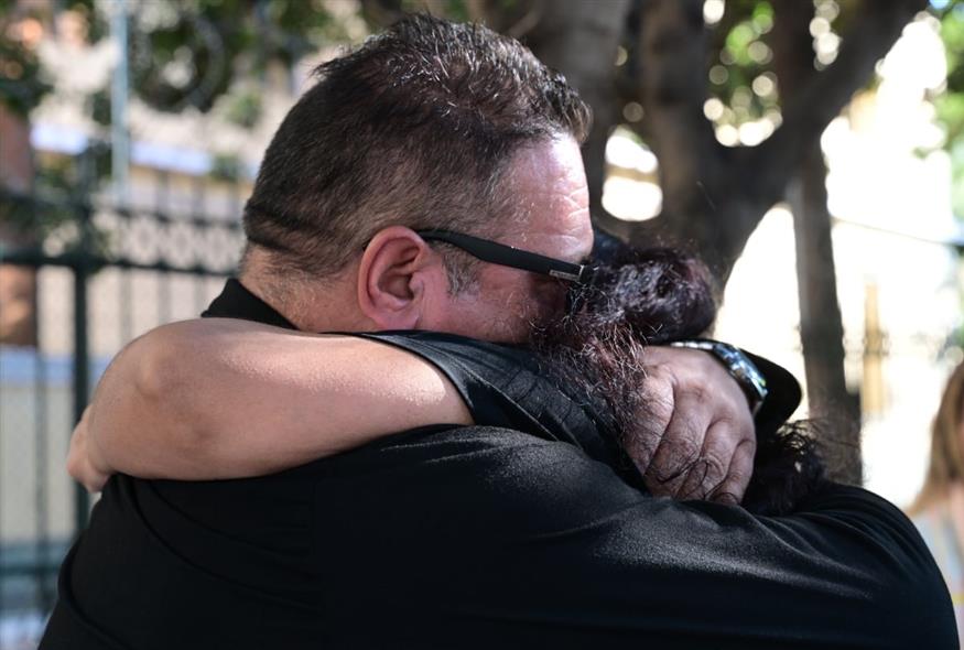 Οι γονείς της Κυριακή Γρίβα μετά την καταδίκη του δολοφόνου (ΤΑΤΙΑΝΑ ΜΠΟΛΑΡΗ/EUROKINISSI) Οι γονείς της Κυριακή Γρίβα μετά την καταδίκη του δολοφόνου (ΤΑΤΙΑΝΑ ΜΠΟΛΑΡΗ/EUROKINISSI)