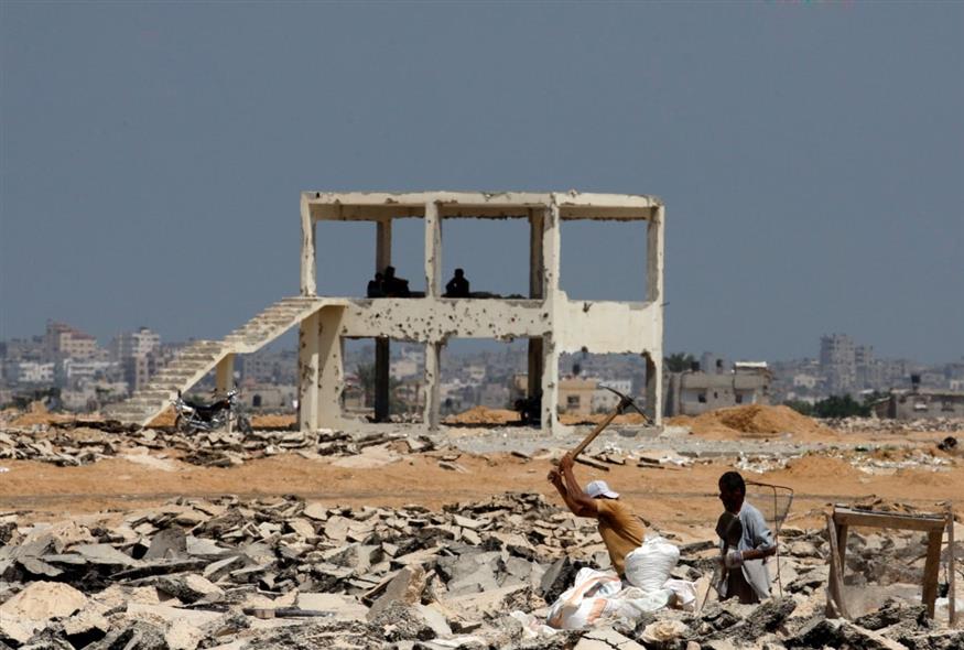 Τα απομεινάρια του αεροδρομίου στη Γάζα (AP Photo/Khalil Hamra) Τα απομεινάρια του αεροδρομίου στη Γάζα (AP Photo/Khalil Hamra)