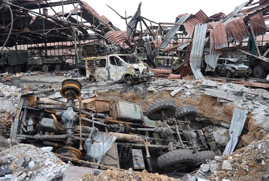 Εικόνες καταστροφής στη Μαριούπολη (AP Photo/Alexei Alexandrov)