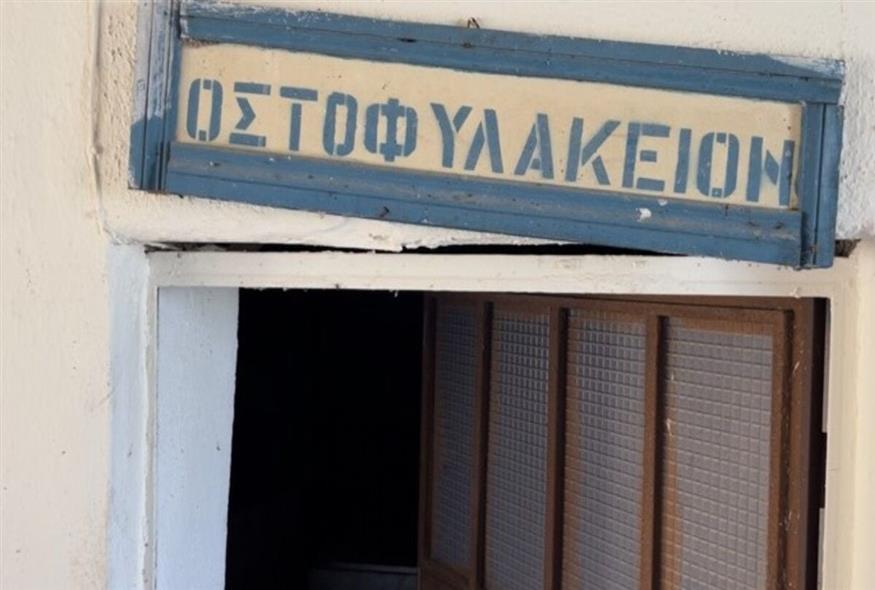 Το οστεοφυλάκιο του νεκροταφείου στο χωριό Βλοχό είναι πλάι στα κρεβάτια των κτηνοτρόφων / Φωτογραφίες ethnos.gr Κώστας Ασημακόπουλος