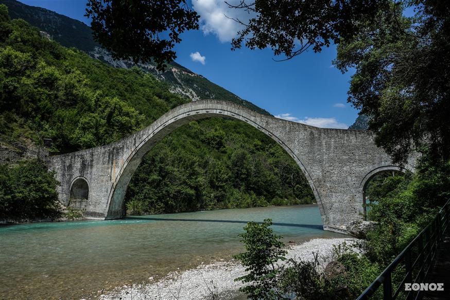Το Γεφύρι της Πλάκας (Μάγδα Μπακούση/ethnos.gr) Το Γεφύρι της Πλάκας (Μάγδα Μπακούση/ethnos.gr)