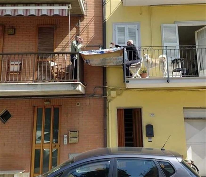 Πρωινό στα μπαλκόνια στην Ιταλία/Corriere della Sera Instagram