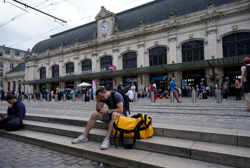 Χάος στους σιδηροδρομικούς σταθμούς στη Γαλλία (gallery/AP)