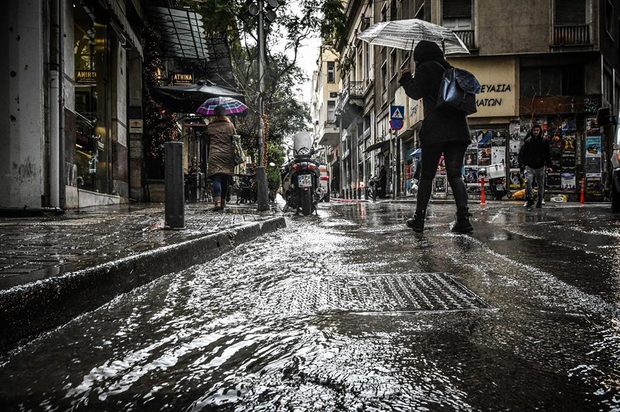 Καταιγίδα με χαλάζι στο κέντρο της Αθήνας (Eurokinissi/Τατιάνα Μπόλαρη)