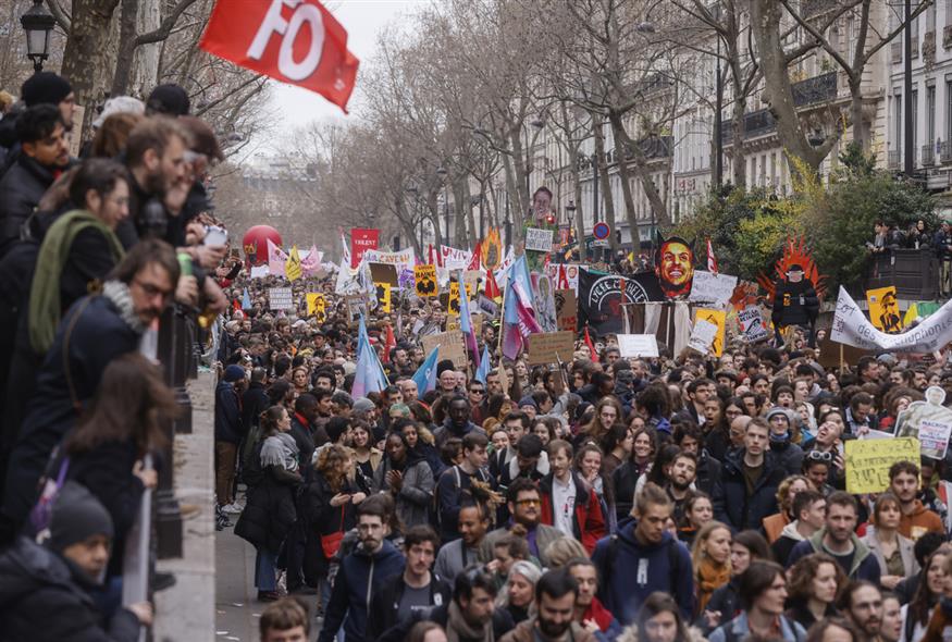 Διαδηλώσεις στη Γαλλία για το συνταξιοδοτικό/ AP (gallery2)