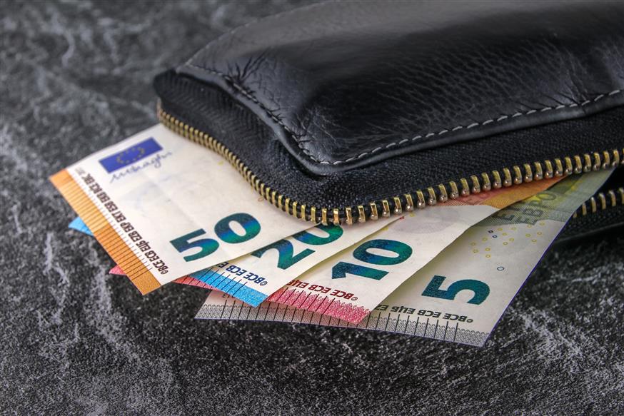 Χρήματα σε πορτοφόλι/pixabay.com