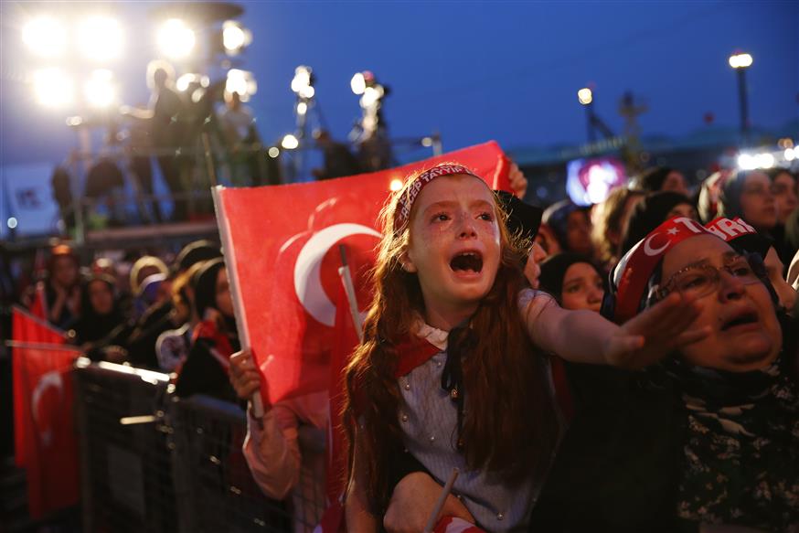 Εκδήλωση μνήμης για τα θύματα της αποτυχημένης απόπειρας πραξικοπήματος στην Τουρκία/AP Images