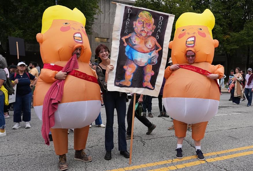 Ογκώδεις διαδηλώσεις κατά του Τραμπ/AP (gallery) Ογκώδεις διαδηλώσεις κατά του Τραμπ/AP (gallery)