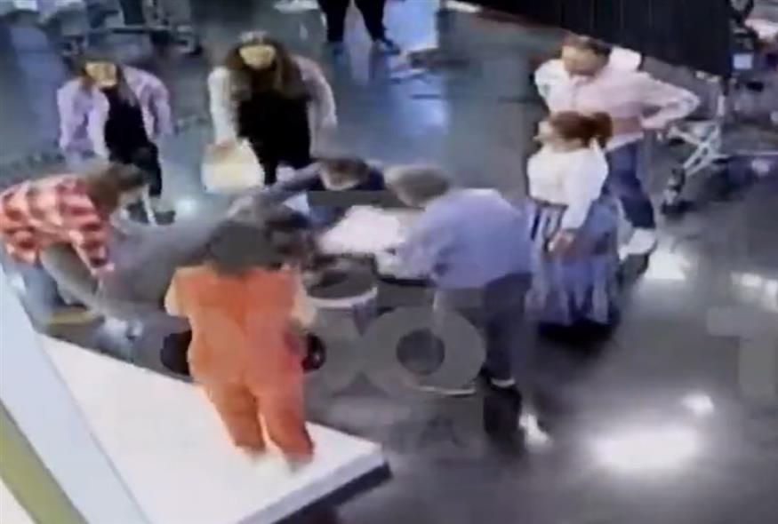 Κολομβιανή παρουσιάστρια κατέρρευσε κατά τη διάρκεια ζωντανής εκπομπής/Video Capture Canal 1